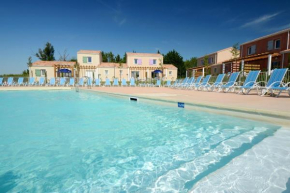  Résidence Odalys Le Mas des Alpilles  Параду